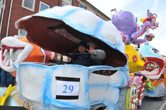 3680681_m0w564h376e0v14255_Rosenmontag_II__42